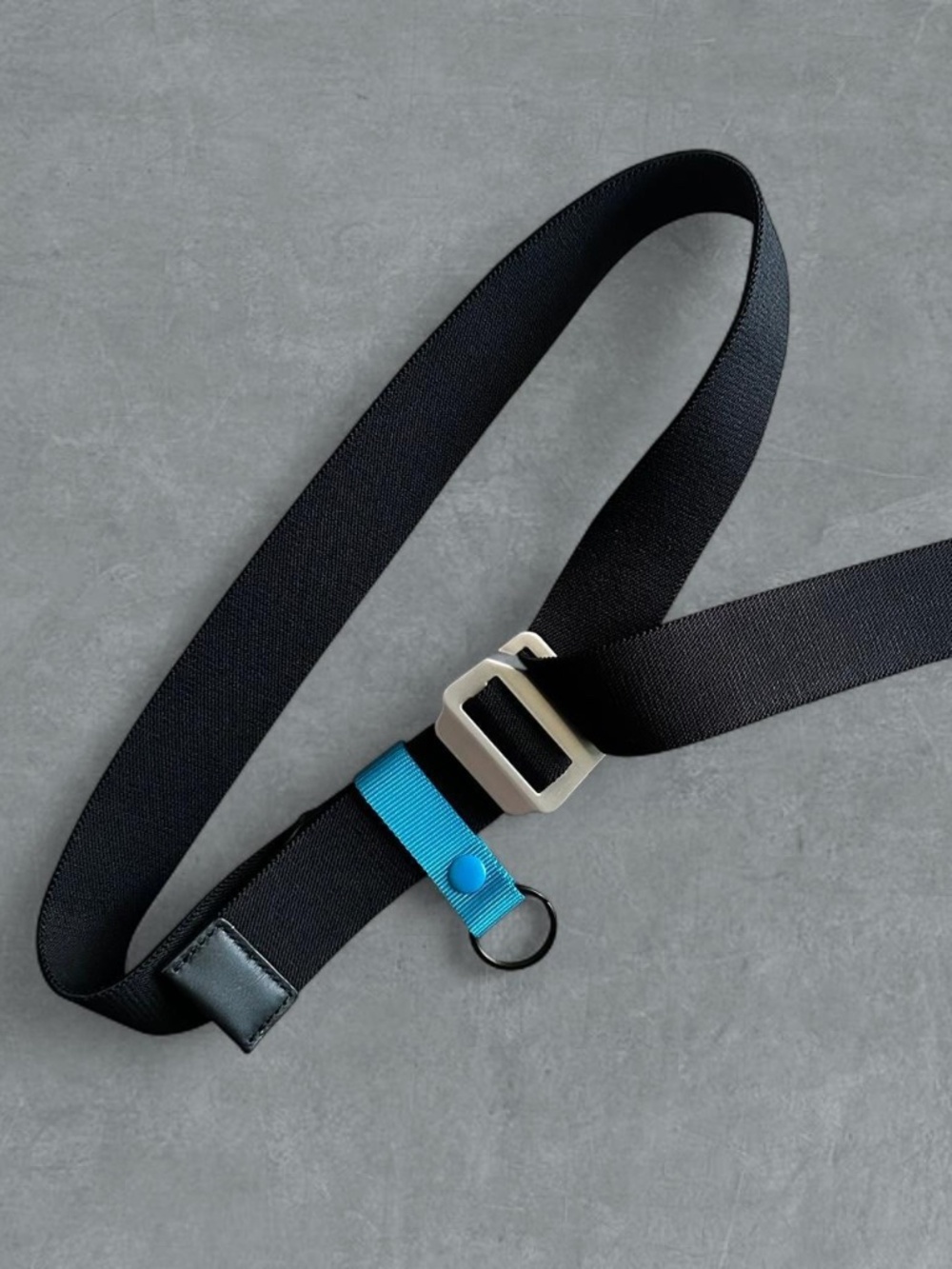COS blue and black stretchy utility belt with ring for keychain